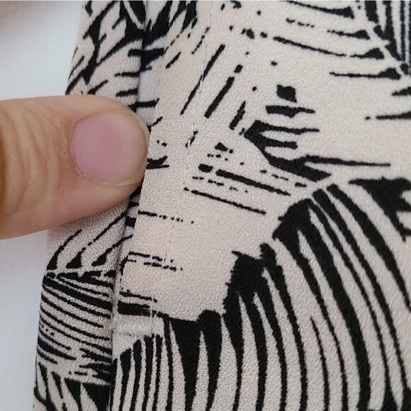 Banana Republic Black & White Leaf Print Dress Shorts 10 - Picture 12 of 15